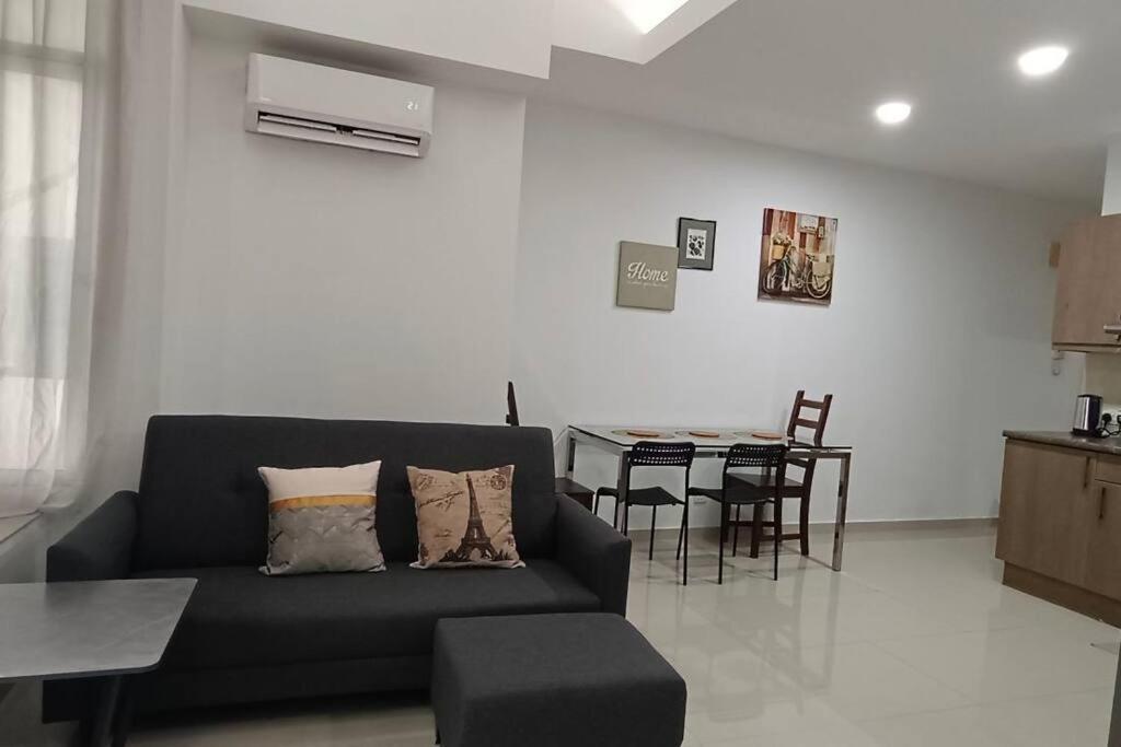 Klcc Newly Renovated Apartment 쿠알라룸푸르 외부 사진